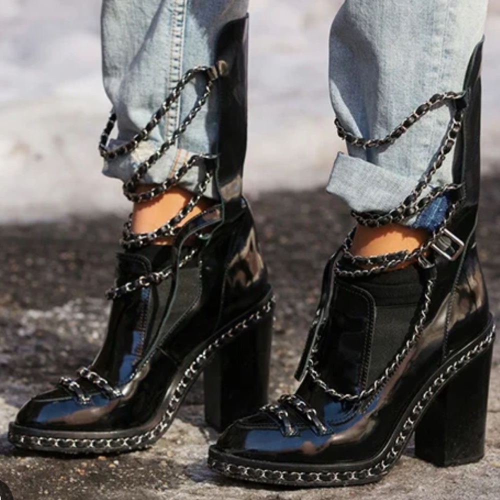 Black Patent Leather Lace-Up Chain-Trim Block Heel Boots size 9- 9.5